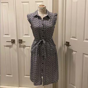 Monteau White/Navy Floral Button Dress